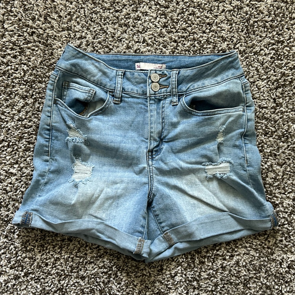 SO curvy midi stretch jean shorts size 7